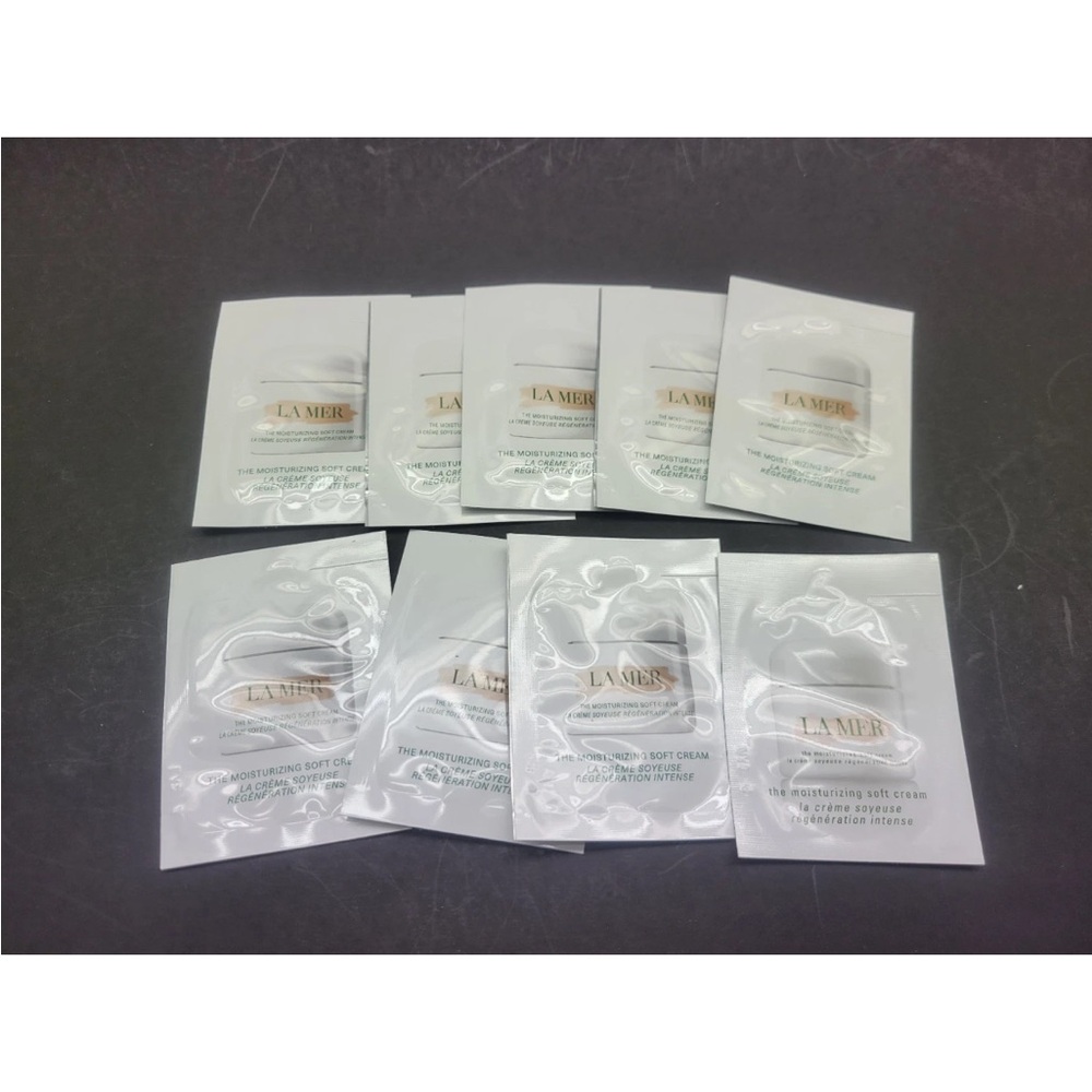 La Mer Skincare Sachets in White Packaging